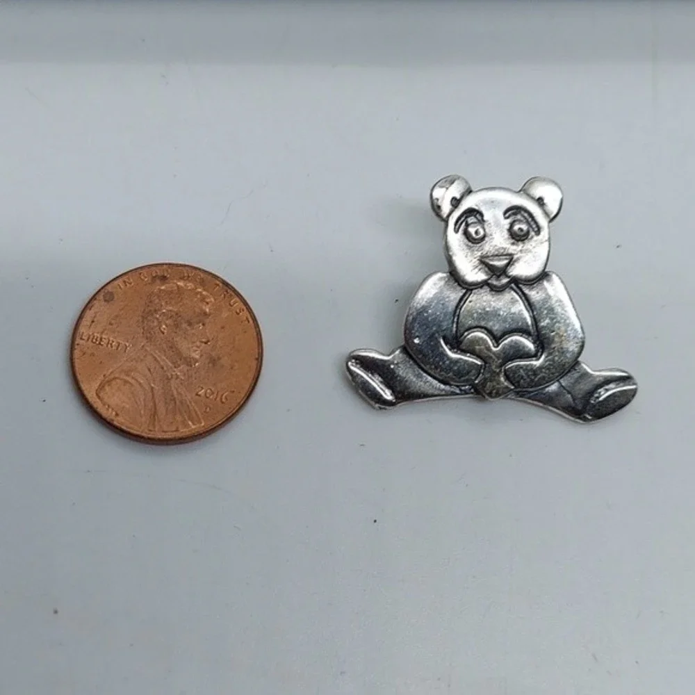 Sterling Silver Sitting Panda Bear Holding Heart‎ Pin Brooch